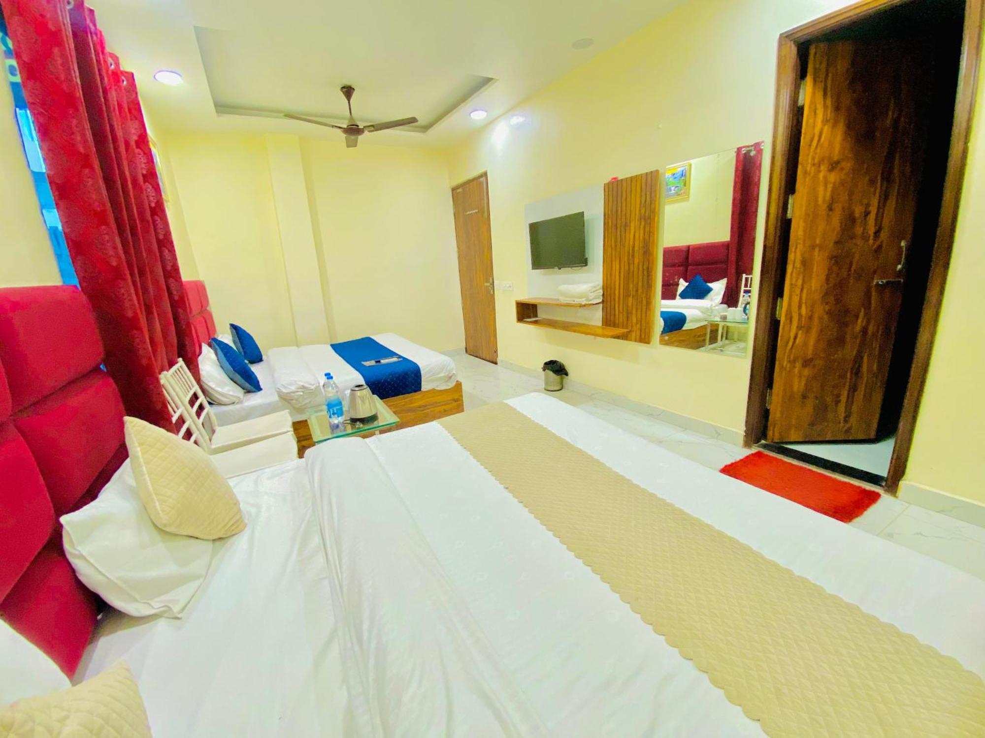 Hotel Holiday First 300 Meter From Golden Temple Amritsar Exterior photo