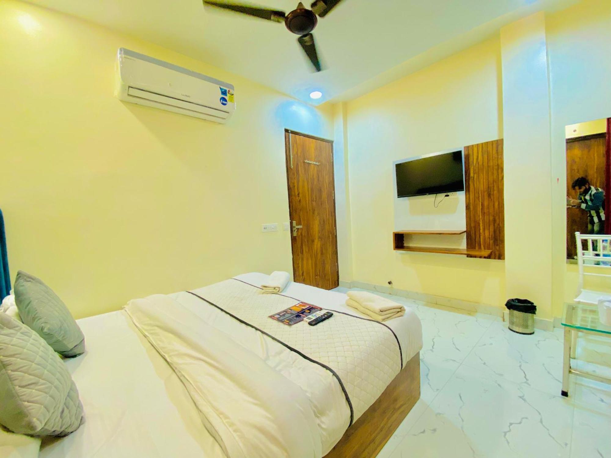 Hotel Holiday First 300 Meter From Golden Temple Amritsar Exterior photo