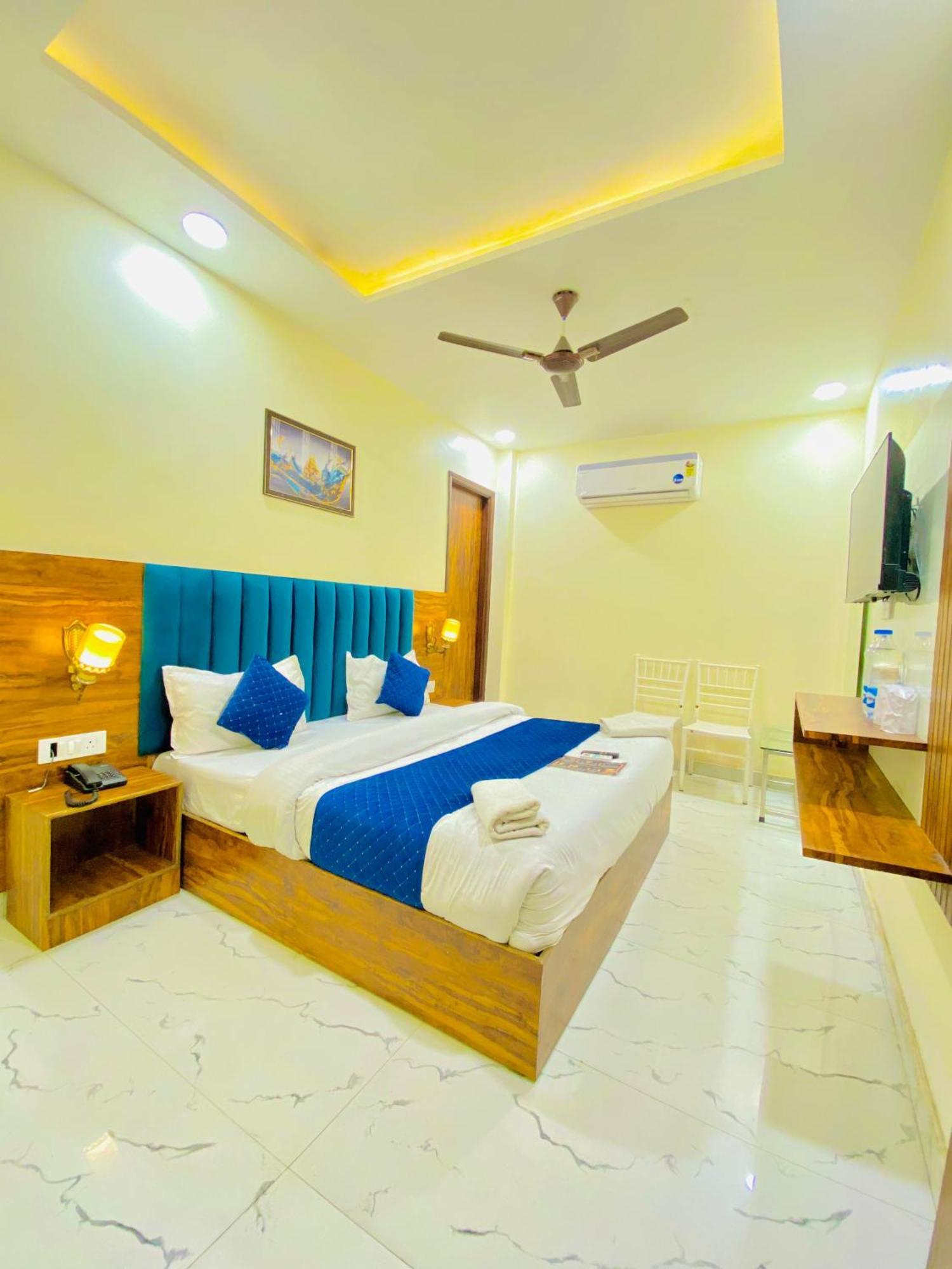 Hotel Holiday First 300 Meter From Golden Temple Amritsar Exterior photo
